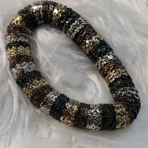Women's stretchable statement bracelet